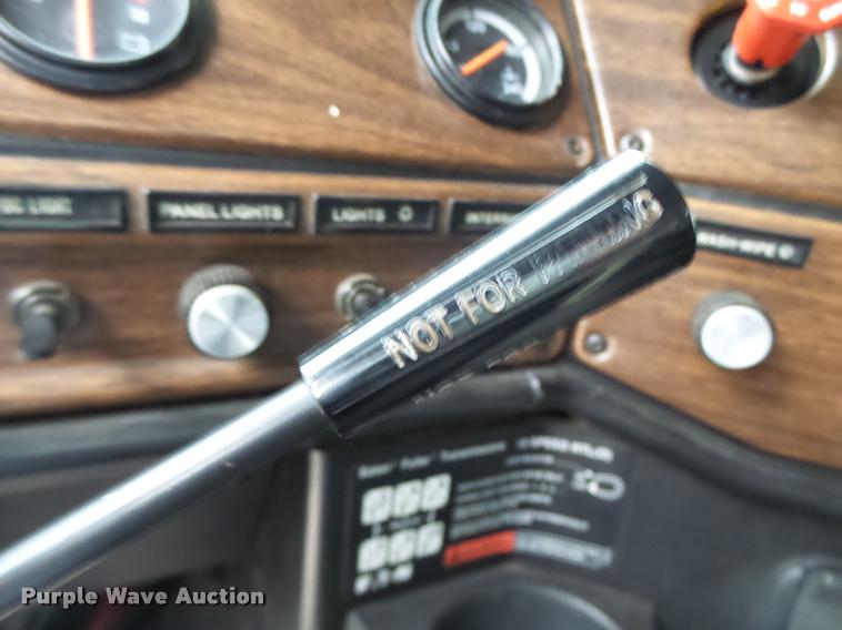 image for item DA3463 1995 Freightliner FLD semi truck