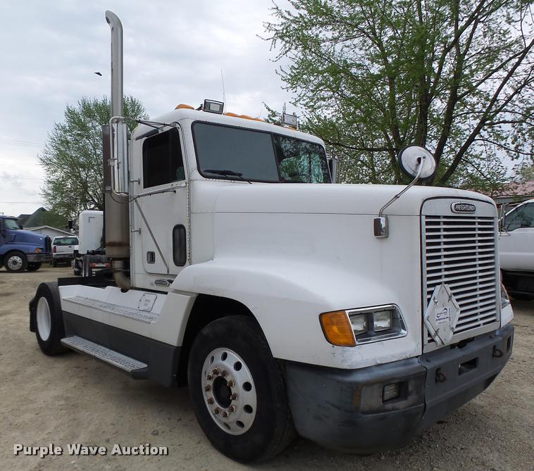 image for item DA3464 1997 Freightliner FLD semi truck