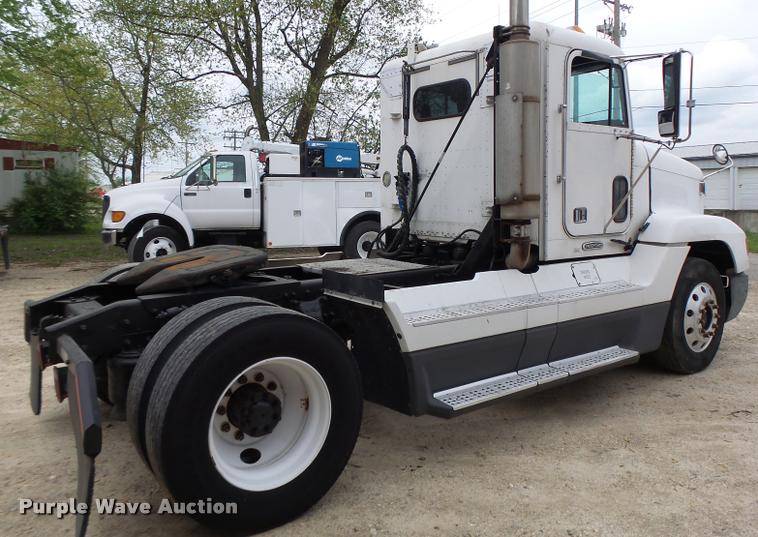 image for item DA3464 1997 Freightliner FLD semi truck