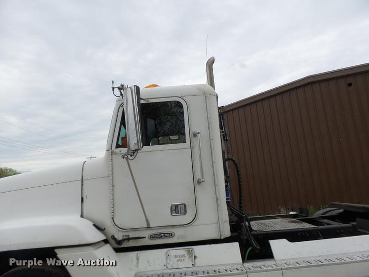 image for item DA3464 1997 Freightliner FLD semi truck