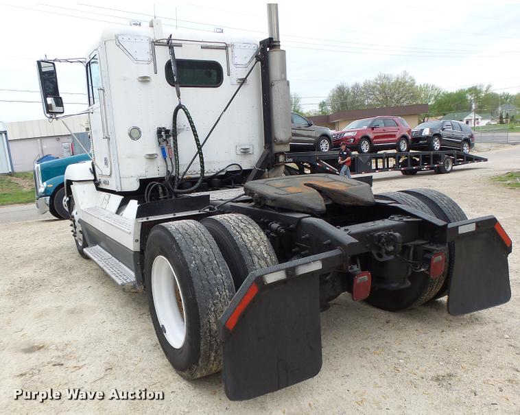 image for item DA3464 1997 Freightliner FLD semi truck