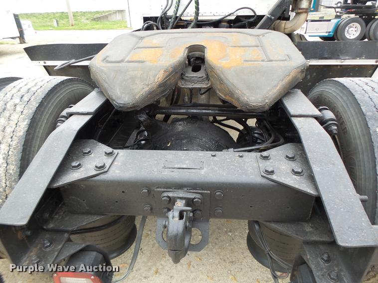 image for item DA3464 1997 Freightliner FLD semi truck