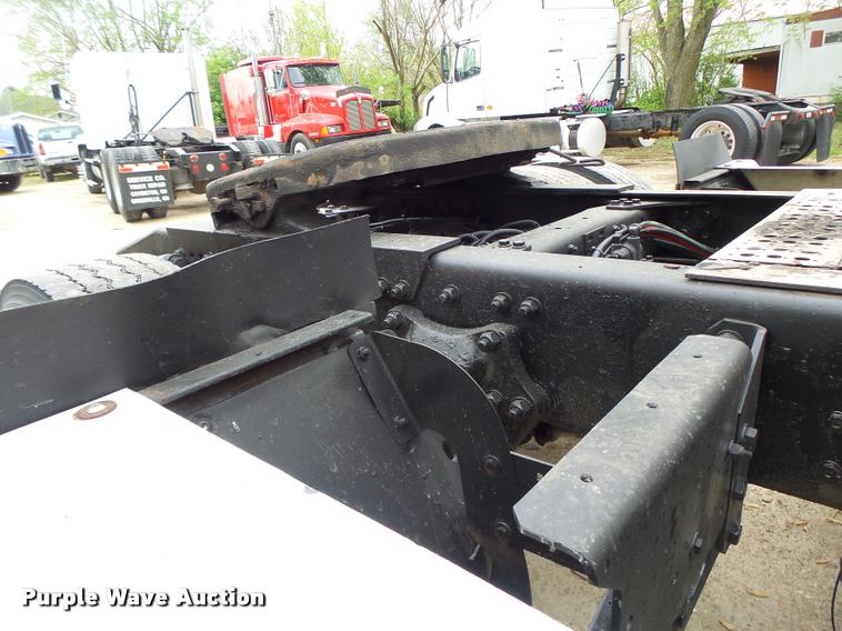 image for item DA3464 1997 Freightliner FLD semi truck