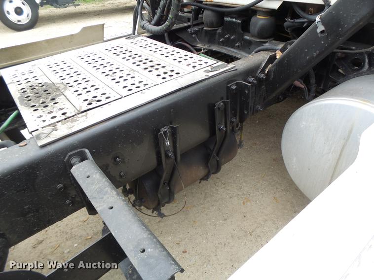 image for item DA3464 1997 Freightliner FLD semi truck