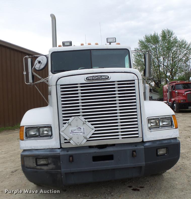 image for item DA3464 1997 Freightliner FLD semi truck