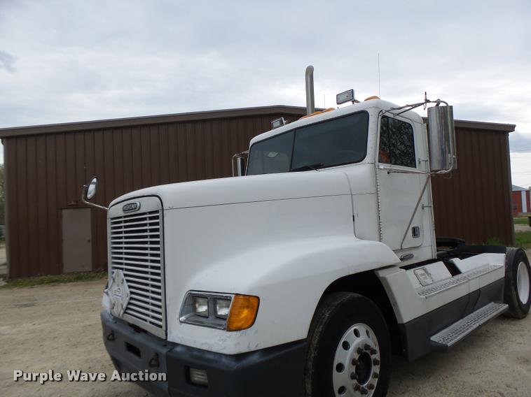 image for item DA3464 1997 Freightliner FLD semi truck