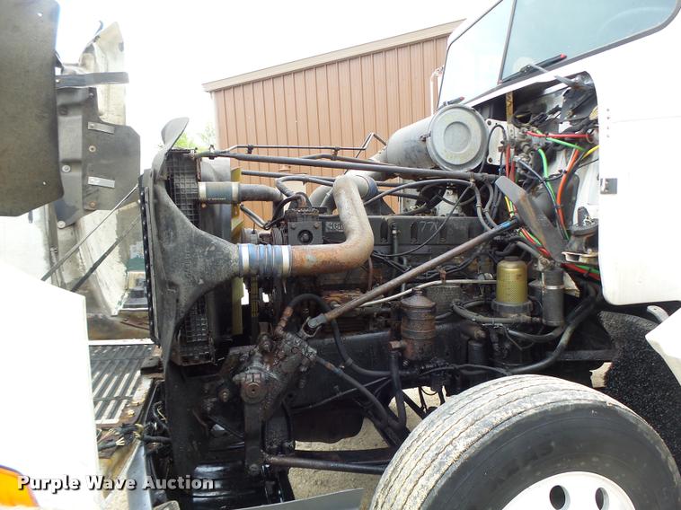 image for item DA3464 1997 Freightliner FLD semi truck