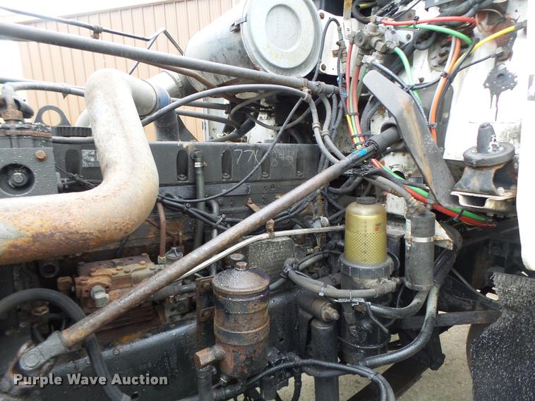 image for item DA3464 1997 Freightliner FLD semi truck