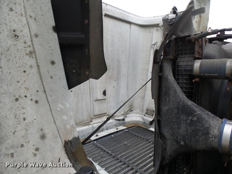 image for item DA3464 1997 Freightliner FLD semi truck