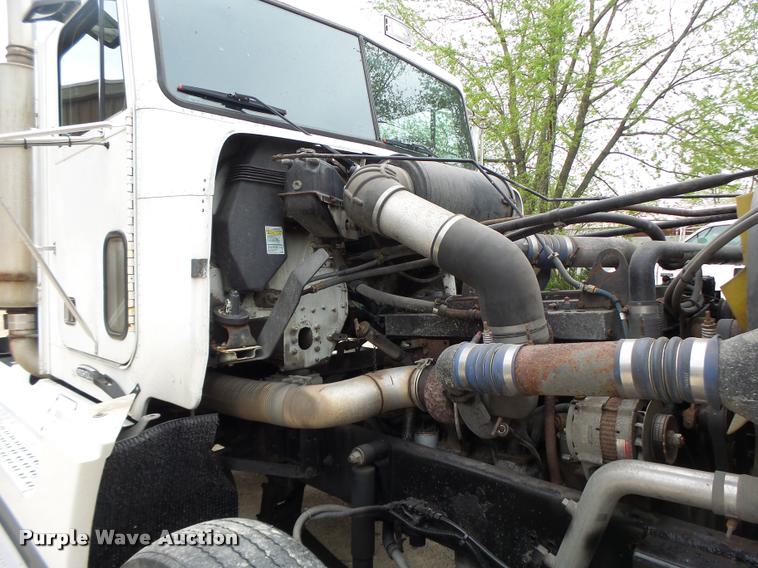 image for item DA3464 1997 Freightliner FLD semi truck