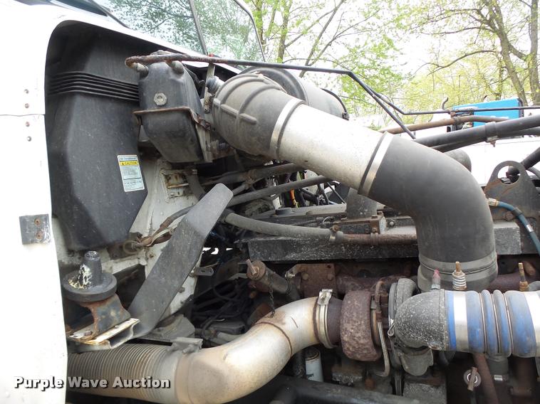 image for item DA3464 1997 Freightliner FLD semi truck