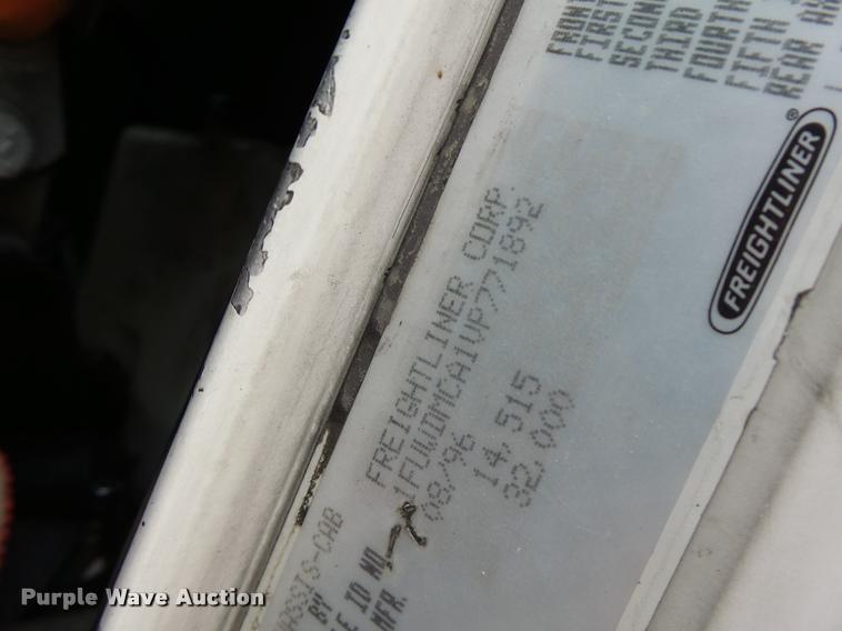 image for item DA3464 1997 Freightliner FLD semi truck