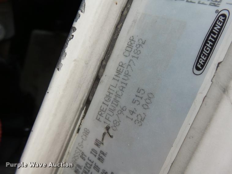 image for item DA3464 1997 Freightliner FLD semi truck