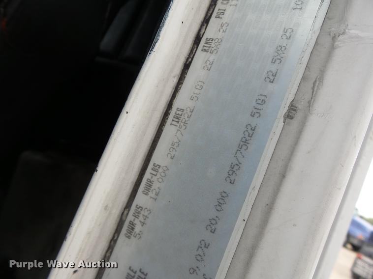 image for item DA3464 1997 Freightliner FLD semi truck