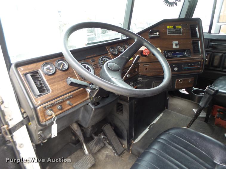 image for item DA3464 1997 Freightliner FLD semi truck