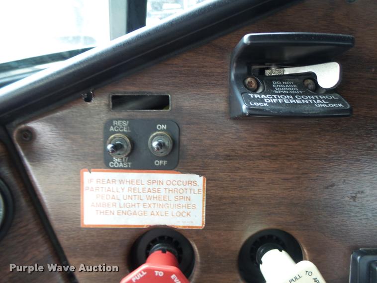 image for item DA3464 1997 Freightliner FLD semi truck