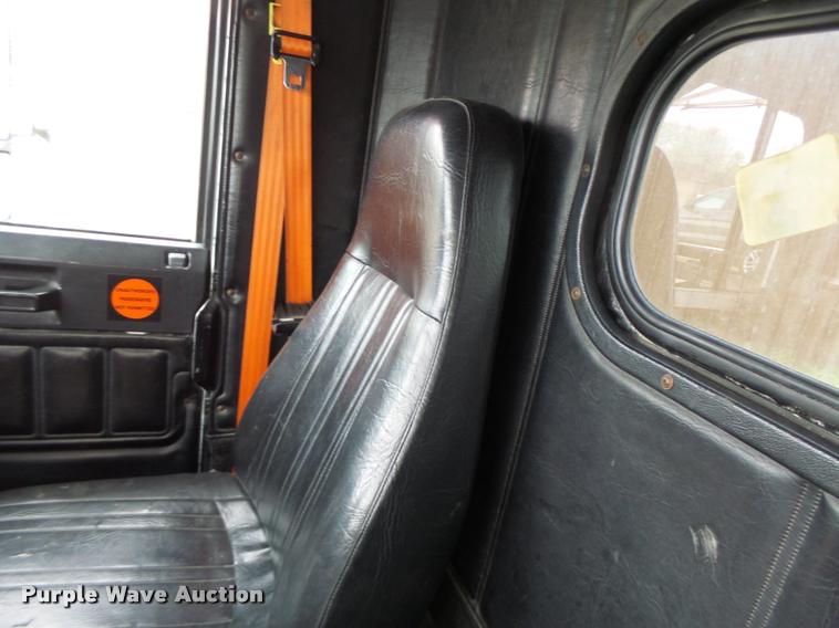 image for item DA3464 1997 Freightliner FLD semi truck