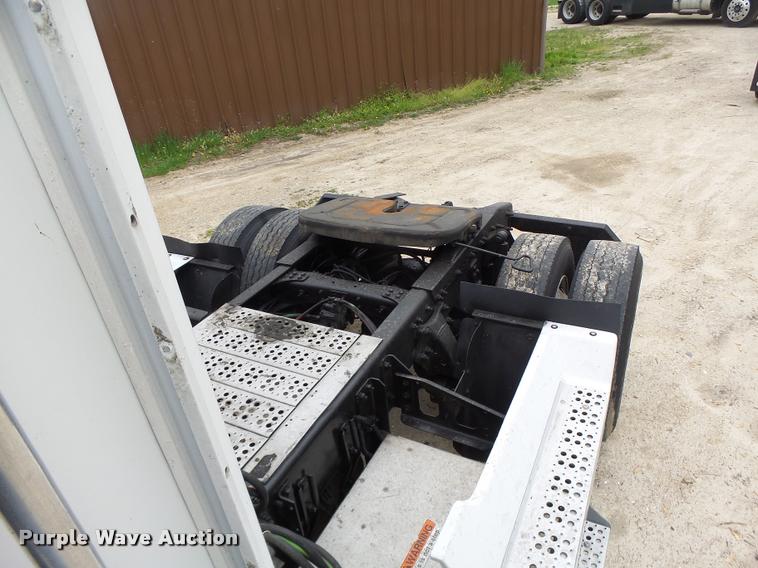 image for item DA3464 1997 Freightliner FLD semi truck