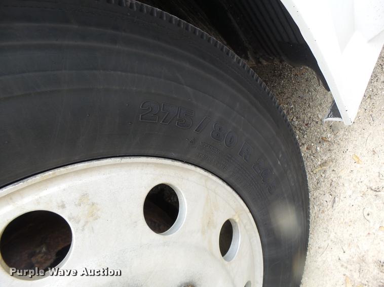 image for item DA3466 2005 Volvo VNL semi truck