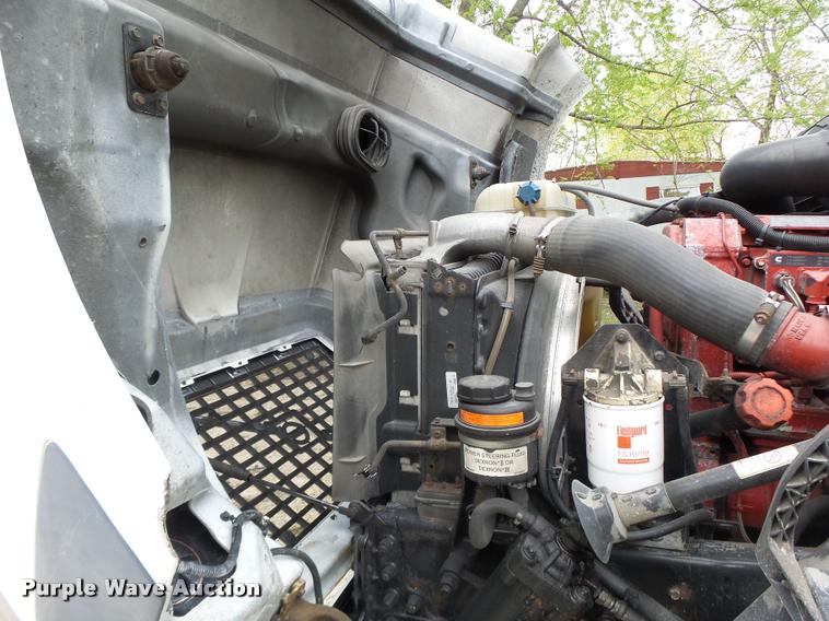 image for item DA3466 2005 Volvo VNL semi truck