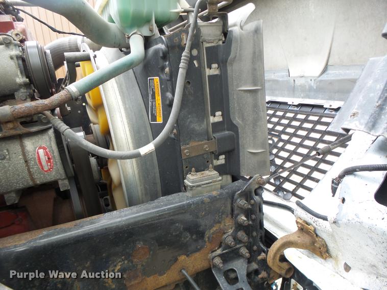 image for item DA3466 2005 Volvo VNL semi truck