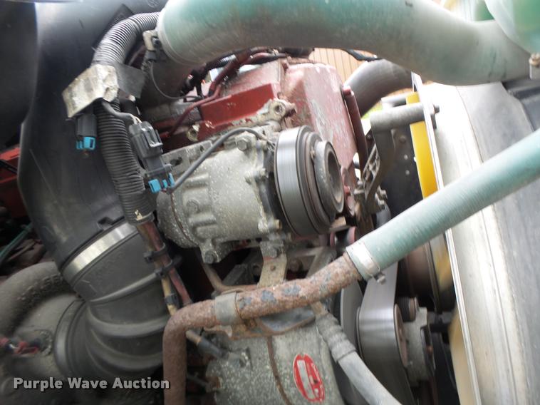 image for item DA3466 2005 Volvo VNL semi truck