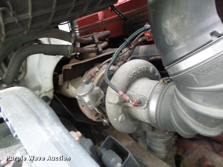 image for item DA3466 2005 Volvo VNL semi truck