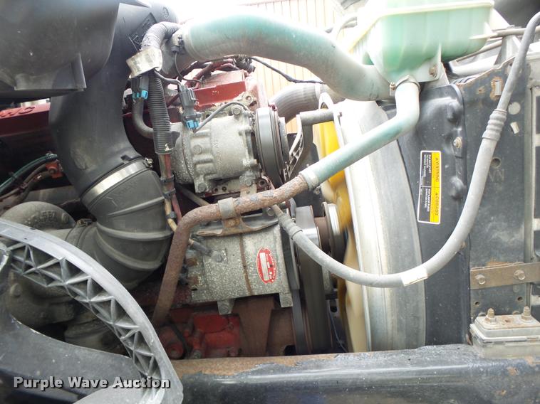 image for item DA3466 2005 Volvo VNL semi truck