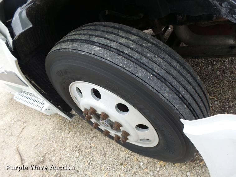 image for item DA3466 2005 Volvo VNL semi truck