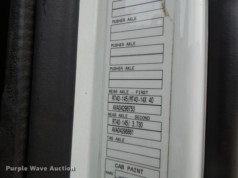 image for item DA3466 2005 Volvo VNL semi truck