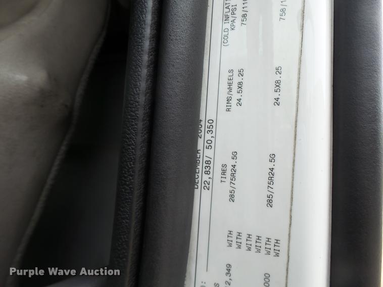 image for item DA3466 2005 Volvo VNL semi truck