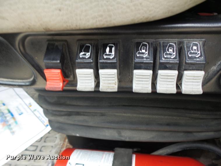 image for item DA3466 2005 Volvo VNL semi truck