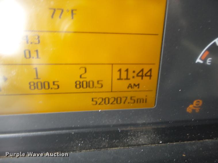 image for item DA3466 2005 Volvo VNL semi truck