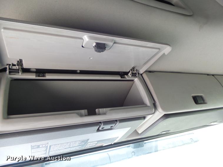 image for item DA3466 2005 Volvo VNL semi truck