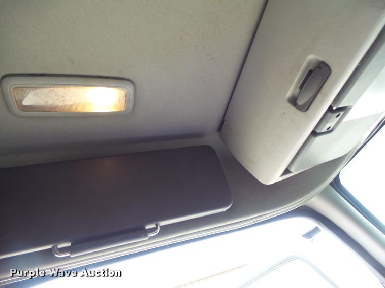 image for item DA3466 2005 Volvo VNL semi truck