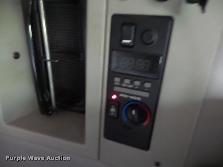 image for item DA3466 2005 Volvo VNL semi truck