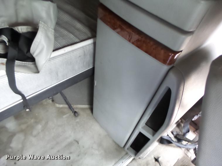 image for item DA3466 2005 Volvo VNL semi truck