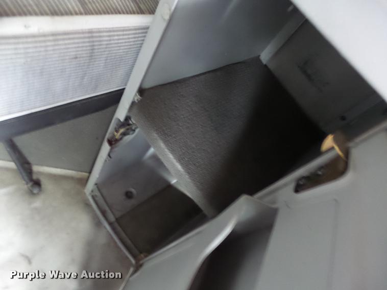 image for item DA3466 2005 Volvo VNL semi truck