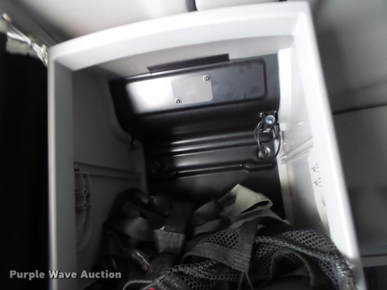 image for item DA3466 2005 Volvo VNL semi truck