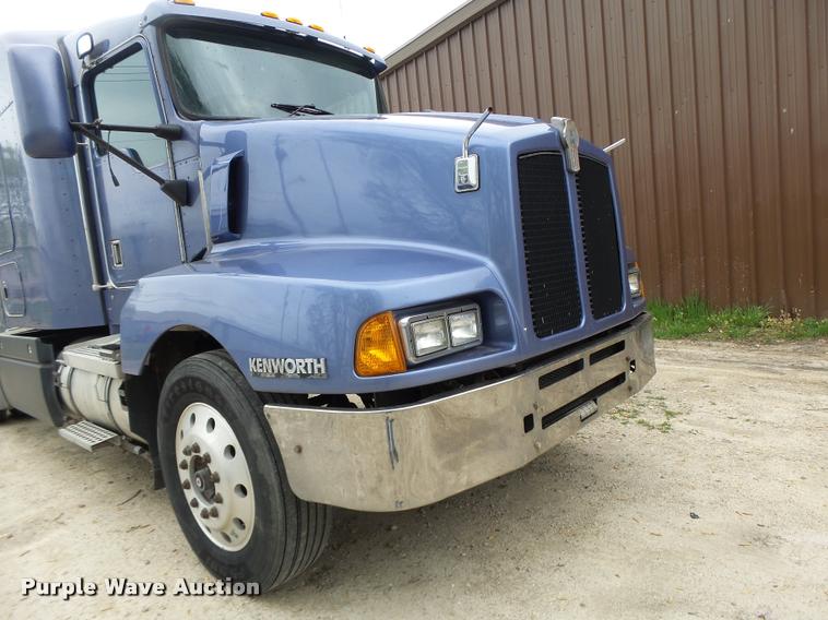 image for item DA3467 1998 Kenworth T600 semi truck