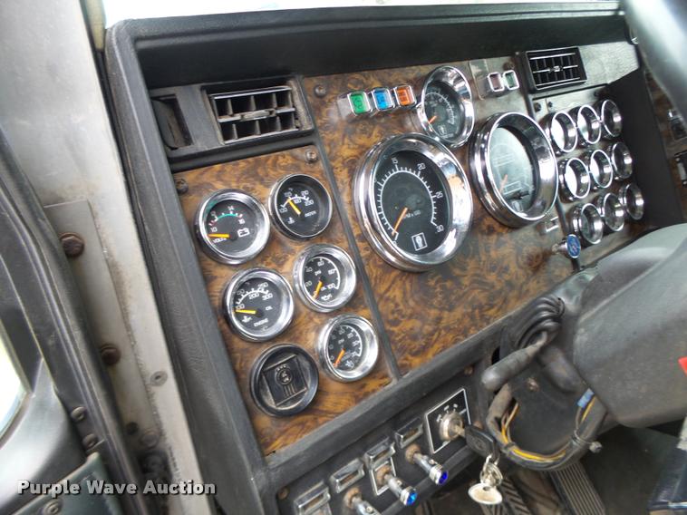 image for item DA3467 1998 Kenworth T600 semi truck