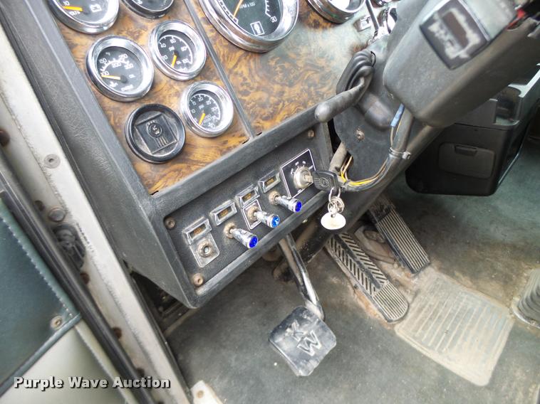 image for item DA3467 1998 Kenworth T600 semi truck