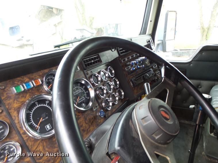 image for item DA3467 1998 Kenworth T600 semi truck