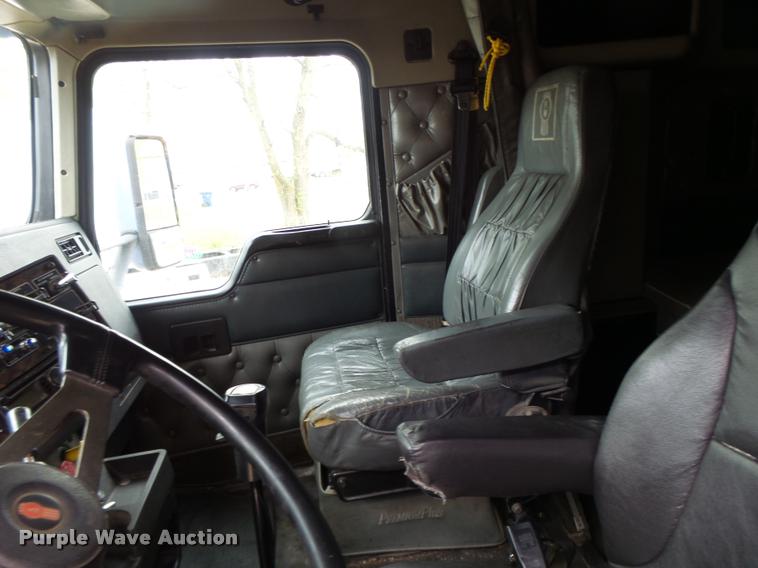 image for item DA3467 1998 Kenworth T600 semi truck