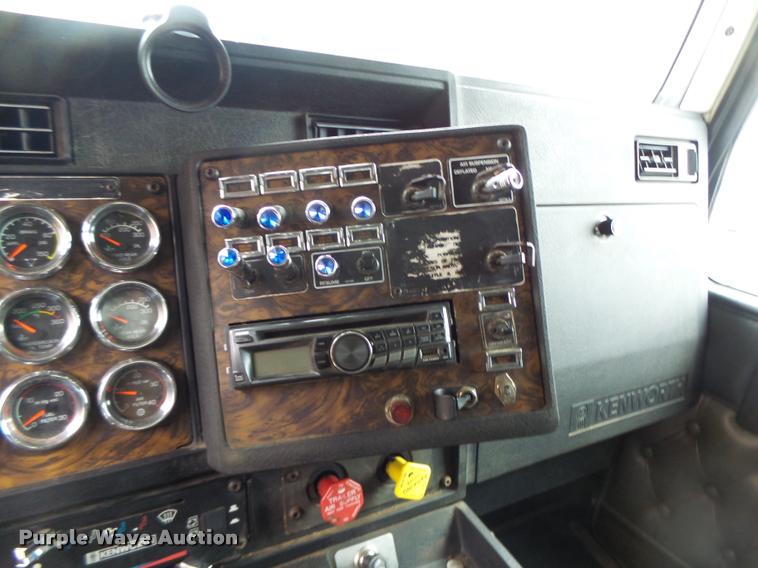 image for item DA3467 1998 Kenworth T600 semi truck