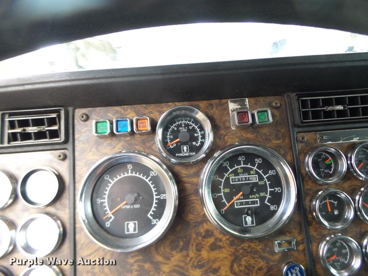 image for item DA3467 1998 Kenworth T600 semi truck