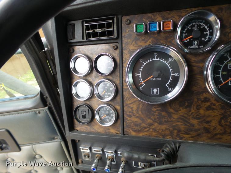 image for item DA3467 1998 Kenworth T600 semi truck