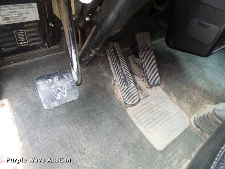 image for item DA3467 1998 Kenworth T600 semi truck