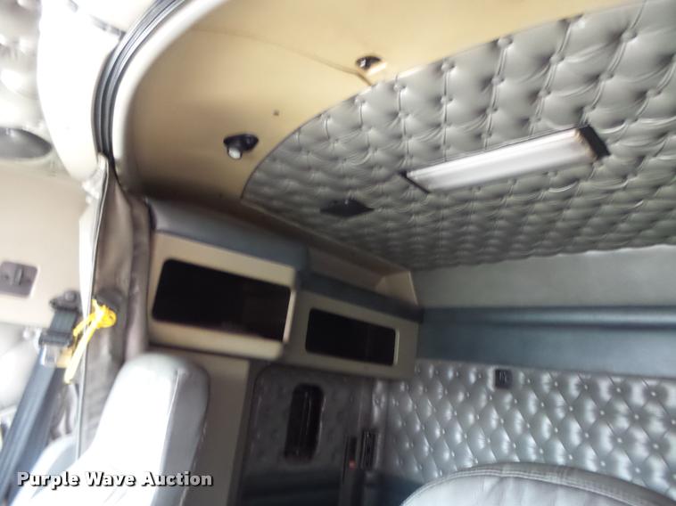 image for item DA3467 1998 Kenworth T600 semi truck