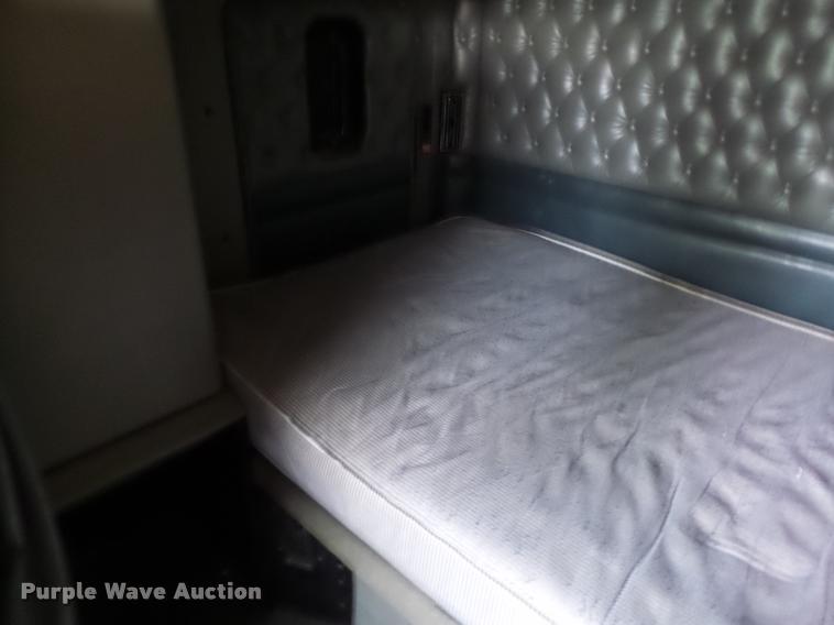 image for item DA3467 1998 Kenworth T600 semi truck